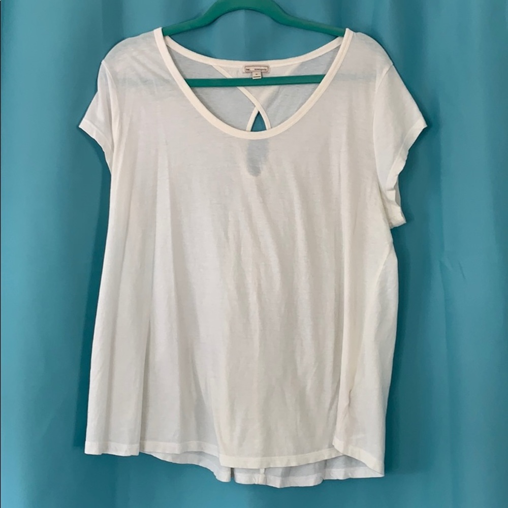 5 for $25 🍍Soft white tee with keyhole back 🍍
